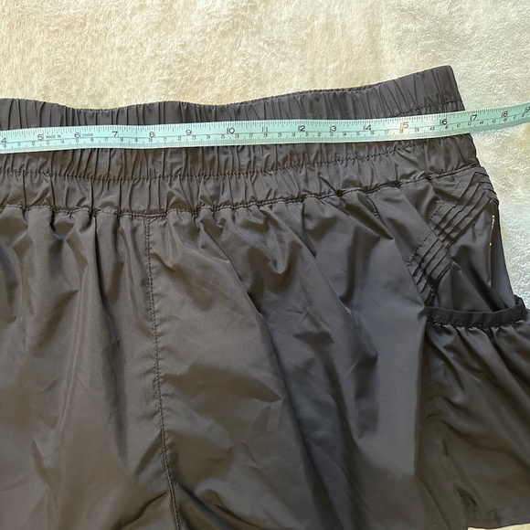 Free People Get Your Flirt On Black Athletic Shorts Activewear XL - Picture 10 of 10